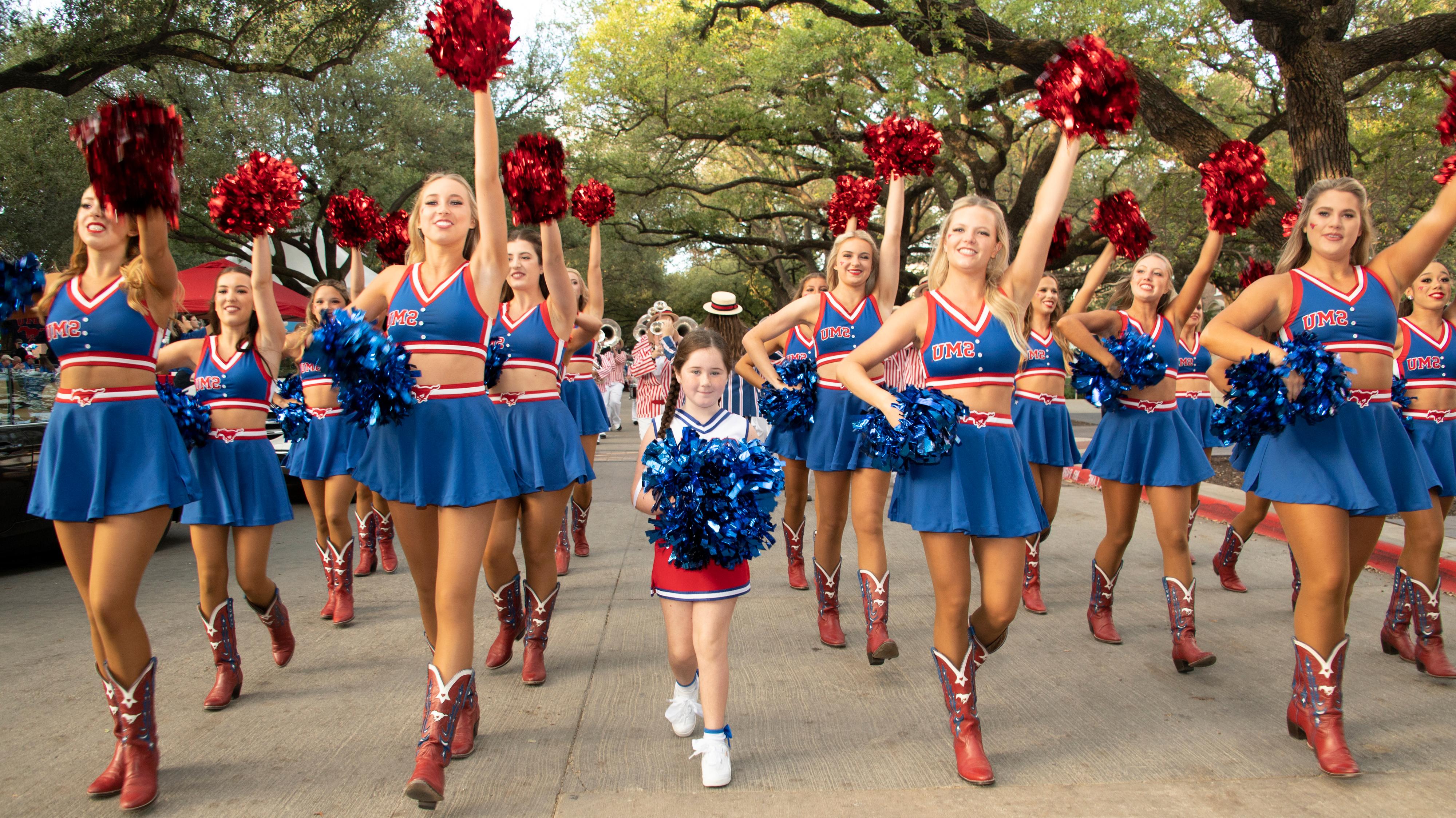 Homecoming parade cheerleaders